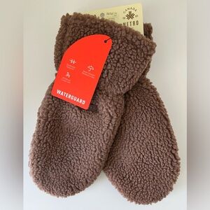 Brand new – KOMBI Camila Mitts from the Winter 2025 Jilly Box